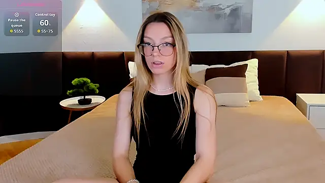 CindyMoriLove online show from November 2025 02:40:02 PM