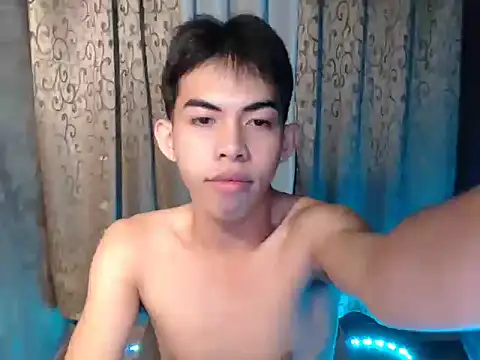 Urhotsilverboy online show from December 2025 03:48:01 AM