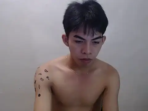 Urhotsilverboy online show from April 2026 06:10:02 PM