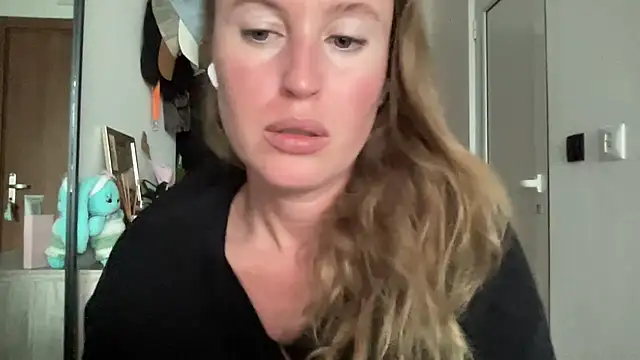 Snapshot of Ameli8 chatting on November 2025 01:00:02 PM Ameli8 online show from November 2025 01:00:02 PM