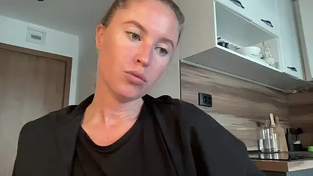 Ameli8 online show from November 2025 12:16:01 PM