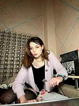 Snapshot of MiaDinA chatting on November 2025 01:00:01 PM MiaDinA online show from November 2025 01:00:01 PM