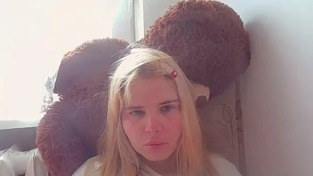 Snapshot of HornyElena chatting on June 2026 08:29:02 AM HornyElena online show from June 2026 08:29:02 AM