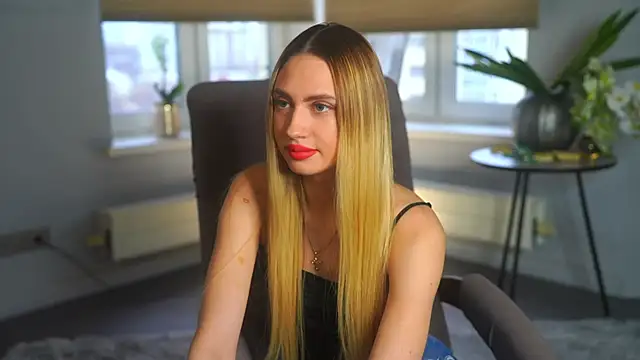 Snapshot of FreidaLerew chatting on November 2025 10:15:02 AM FreidaLerew online show from November 2025 10:15:02 AM