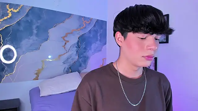 Isaac Kurtt online show from November 2025 07:56:02 PM