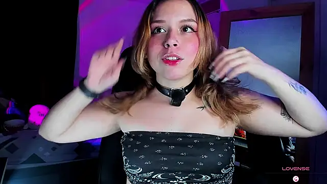 Snapshot of Dubraska_Rubio chatting on November 2025 05:18:02 AM Dubraska Rubio online show from November 2025 05:18:02 AM