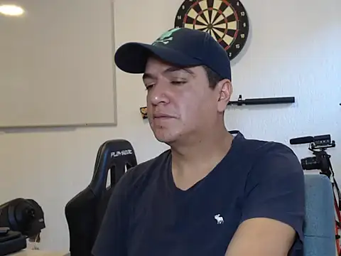 Snapshot of yayo_33 chatting on November 2025 09:04:02 PM yayo 33 online show from November 2025 09:04:02 PM