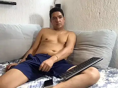 Snapshot of yayo_33 chatting on April 2026 08:09:02 PM yayo 33 online show from April 2026 08:09:02 PM