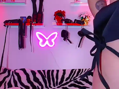 Snapshot of ItsMimi_ chatting on November 2025 09:35:01 PM ItsMimi online show from November 2025 09:35:01 PM