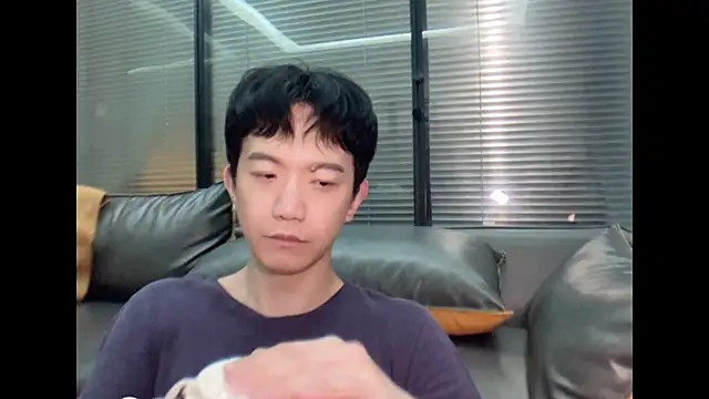 Snapshot of CouplingCry chatting on December 2025 02:04:02 PM CouplingCry online show from December 2025 02:04:02 PM