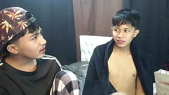 Snapshot of Urloverhardcock chatting on July 2026 05:15:02 AM Urloverhardcock online show from July 2026 05:15:02 AM