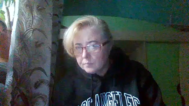 Snapshot of Tati_0808 chatting on November 2025 01:51:01 PM Tati 0808 online show from November 2025 01:51:01 PM