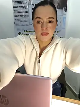 Snapshot of ALEJA__22 chatting on April 2026 12:07:01 PM ALEJA 22 online show from April 2026 12:07:01 PM
