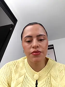 Snapshot of ALEJA__22 chatting on May 2026 06:49:02 PM ALEJA 22 online show from May 2026 06:49:02 PM