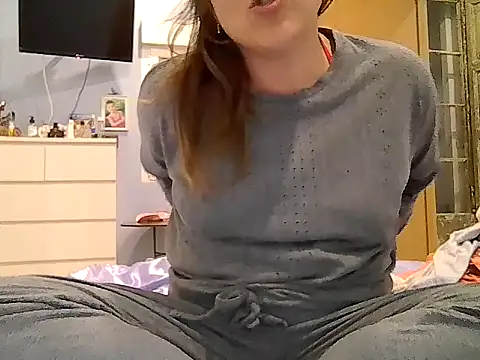 Snapshot of Domiqueen chatting on November 2025 05:36:02 PM Domiqueen online show from November 2025 05:36:02 PM