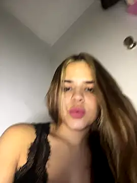 Snapshot of Sara__Secret chatting on November 2025 04:00:01 AM Sara Secret online show from November 2025 04:00:01 AM