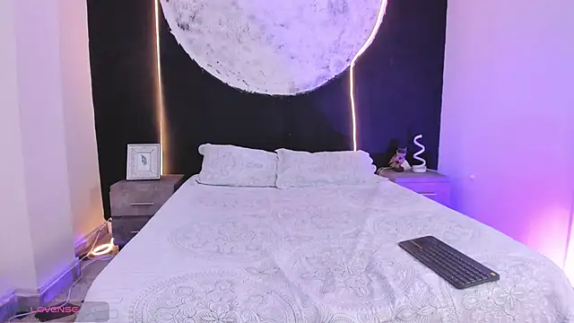 ZarinaWynne online show from November 2025 08:25:02 PM