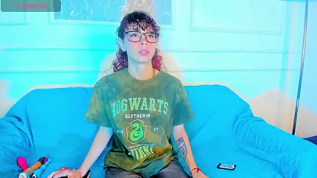 Snapshot of AliceMadnes chatting on January 2026 03:05:01 PM AliceMadnes online show from January 2026 03:05:01 PM