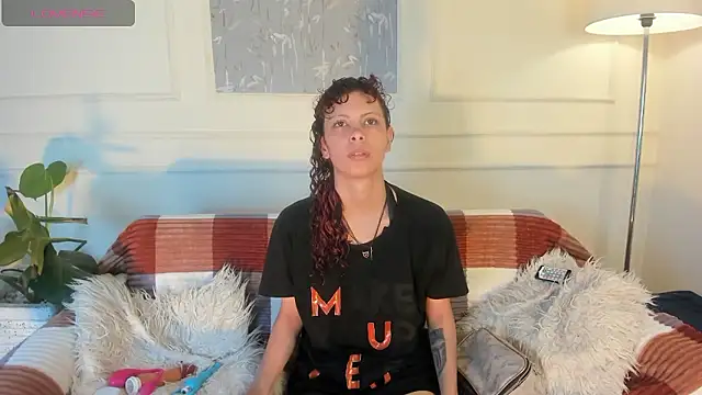 Snapshot of AliceMadnes chatting on January 2026 02:44:01 PM AliceMadnes online show from January 2026 02:44:01 PM