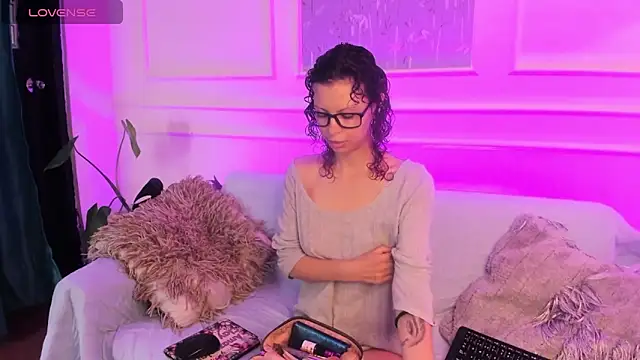 Snapshot of AliceMadnes chatting on February 2026 12:30:02 PM AliceMadnes online show from February 2026 12:30:02 PM