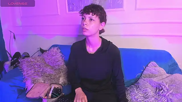 Snapshot of AliceMadnes chatting on February 2026 01:18:01 PM AliceMadnes online show from February 2026 01:18:01 PM