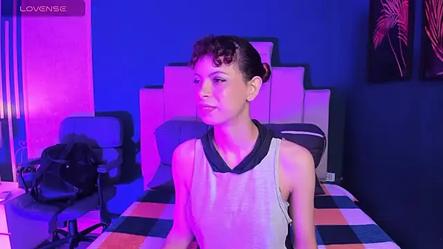 Snapshot of AliceMadnes chatting on February 2026 12:23:01 PM AliceMadnes online show from February 2026 12:23:01 PM