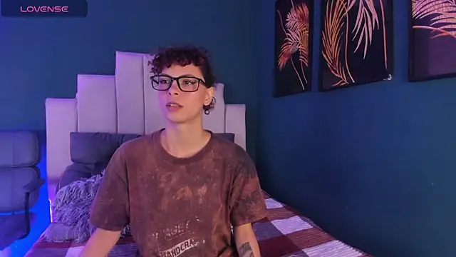 Snapshot of AliceMadnes chatting on February 2026 12:59:02 PM AliceMadnes online show from February 2026 12:59:02 PM