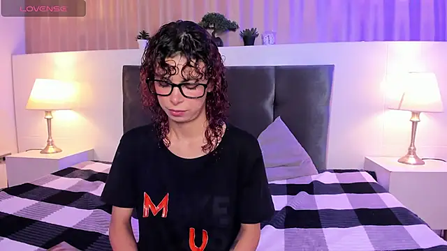 Snapshot of AliceMadnes chatting on February 2026 03:56:02 PM AliceMadnes online show from February 2026 03:56:02 PM