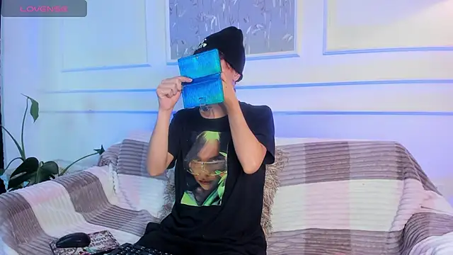 Snapshot of AliceMadnes chatting on March 2026 12:51:02 PM AliceMadnes online show from March 2026 12:51:02 PM