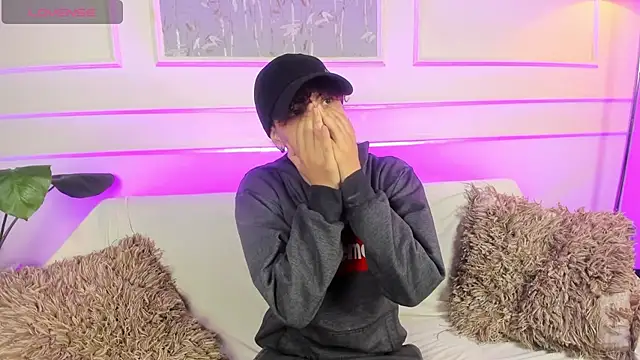 AliceMadnes online show from March 2026 01:37:01 PM