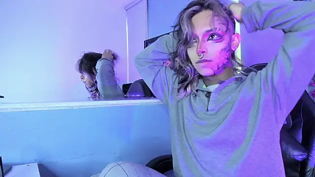 luxiel  online show from November 2025 10:32:01 PM