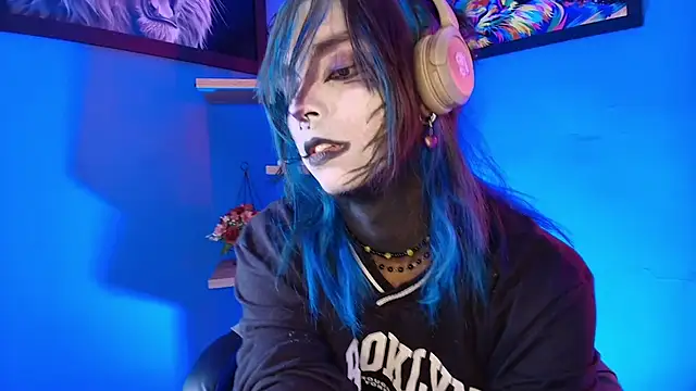 luxiel  online show from March 2026 11:24:01 PM