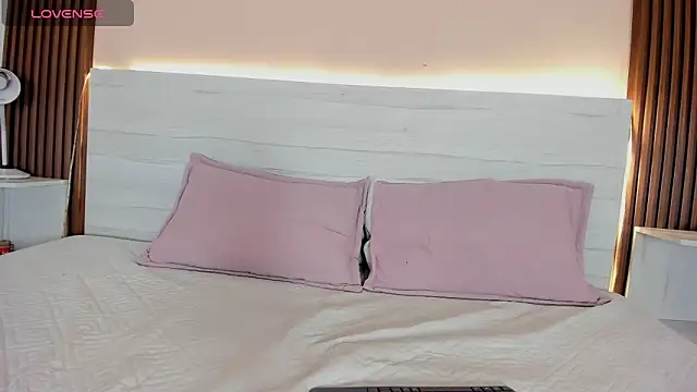 Snapshot of esmeralda_4_ chatting on November 2025 08:42:02 PM esmeralda 4 online show from November 2025 08:42:02 PM