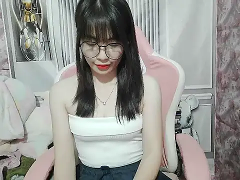 Snapshot of Ella039 chatting on December 2025 04:03:02 PM Ella039 online show from December 2025 04:03:02 PM