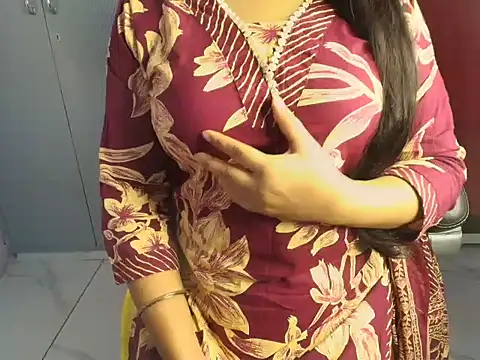 Snapshot of SIMRAN_DHILON chatting on November 2025 05:18:02 AM SIMRAN DHILON online show from November 2025 05:18:02 AM