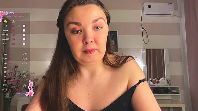 Snapshot of liliaMaivis chatting on November 2025 06:19:02 PM liliaMaivis online show from November 2025 06:19:02 PM