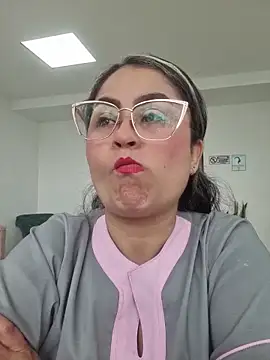 Laurenwc online show from November 2025 05:13:01 PM