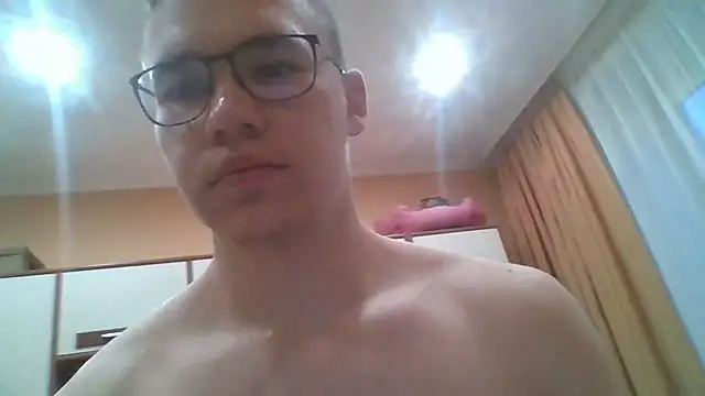 Snapshot of Yminoske chatting on November 2025 09:53:01 AM Yminoske online show from November 2025 09:53:01 AM