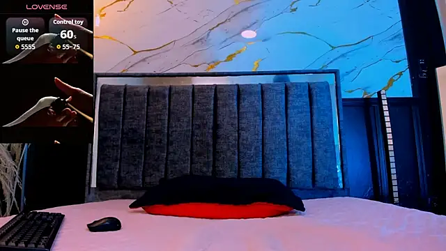 emma bloom  online show from November 2025 01:44:02 PM