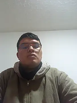 Logan Chloe online show from December 2025 11:41:02 AM