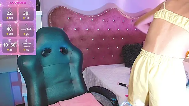 AnnaRouseQueen online show from December 2025 03:59:02 AM