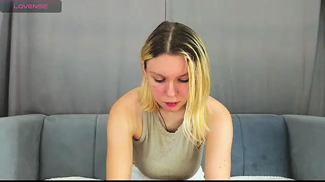 Snapshot of Monisees chatting on November 2025 01:15:01 AM Monisees online show from November 2025 01:15:01 AM