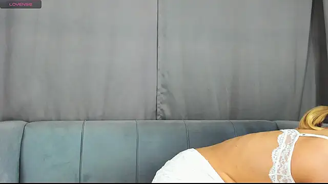 Snapshot of Monisees chatting on November 2025 02:28:02 AM Monisees online show from November 2025 02:28:02 AM