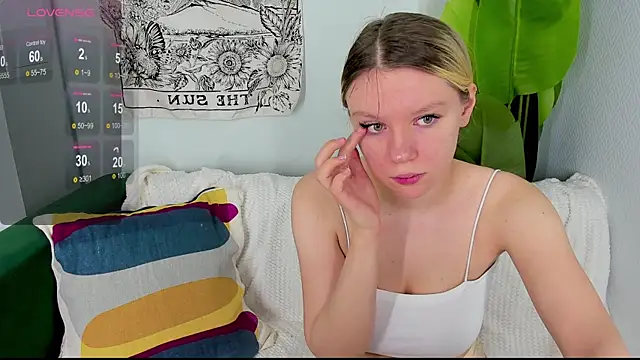 Snapshot of Monisees chatting on January 2026 01:33:02 AM Monisees online show from January 2026 01:33:02 AM