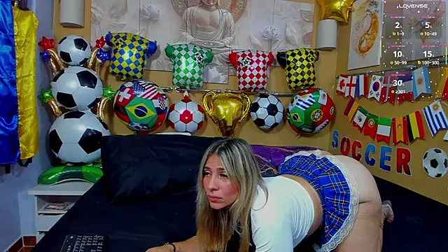 Snapshot of CamilaBliss chatting on June 2026 11:18:01 PM CamilaBliss online show from June 2026 11:18:01 PM