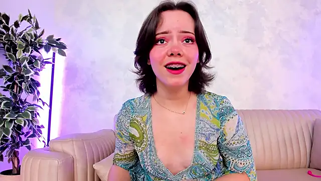 AnnaTylor online show from December 2025 12:32:02 PM