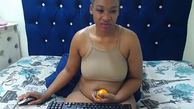 Snapshot of JuiceLips88 chatting on June 2026 01:25:02 AM JuiceLips88 online show from June 2026 01:25:02 AM
