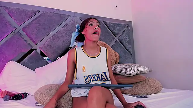 luciagray1 online show from December 2025 12:40:02 AM