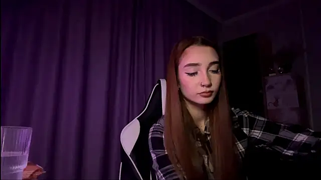 HollyPaw online show from November 2025 07:36:03 PM