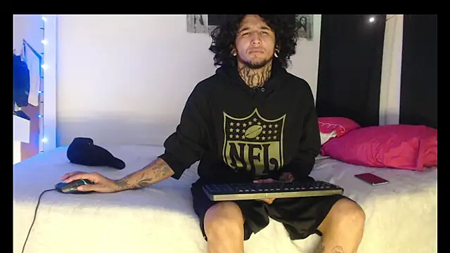 Snapshot of Yuki_mil chatting on November 2025 03:23:01 PM Yuki mil online show from November 2025 03:23:01 PM